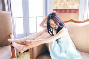抖音一直穿牛仔裤女人