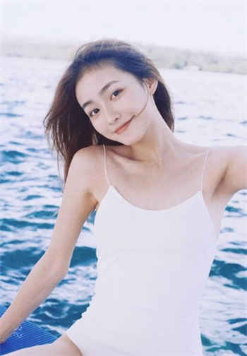 女护工深夜照顾老人木鱼