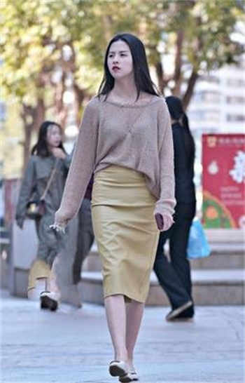 抖音一直穿牛仔裤女人