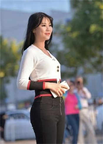 免读总栽夫人很不乖