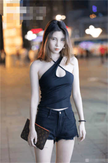 小奶球直播被围攻
