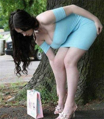 妈妈名叫杨洁敏今年36岁