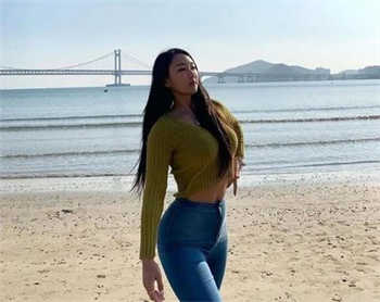 沦陷的女教师万斐