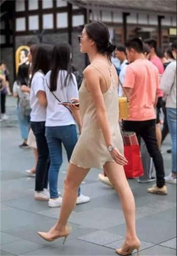 快穿系统大佬爱偷懒