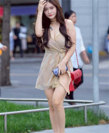 丈夫频繁加班妻子带夜宵