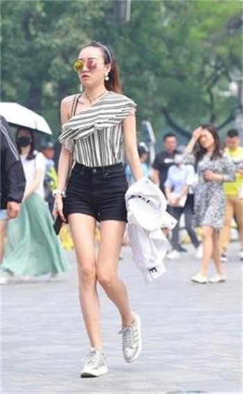 吴梦梦客厅补课