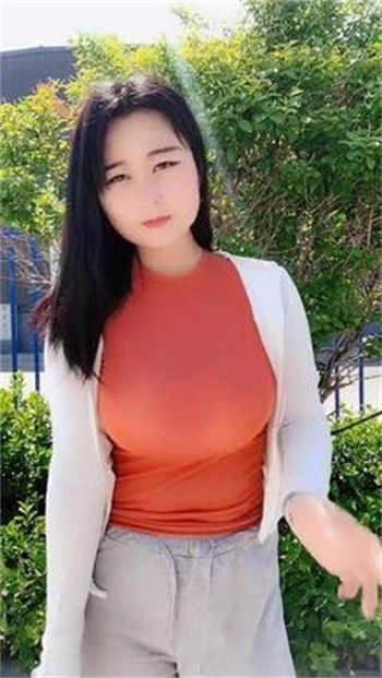 国产传媒女艺人杨柳