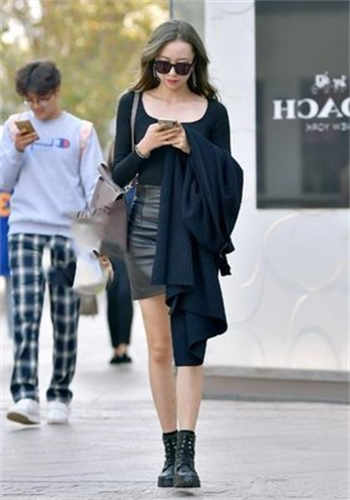 美女鸡婆图片